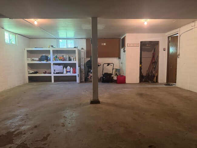 Building Photo - Raised Ranch Near Offutt AFB with Finished Basement & Oversized Garage