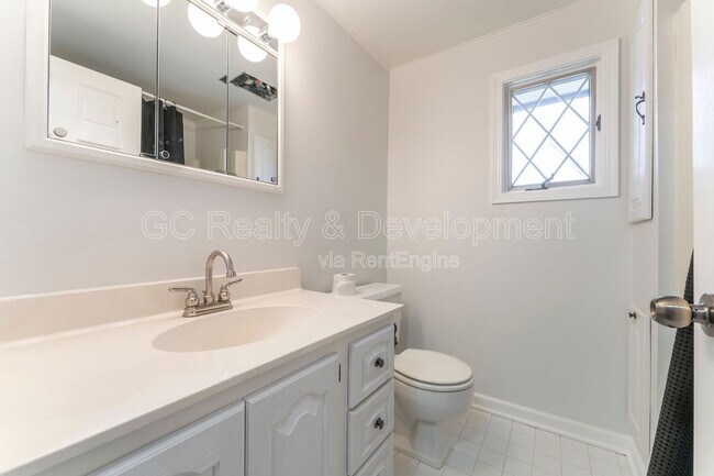 Building Photo - 72 Clover Dr