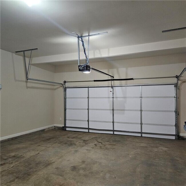 Building Photo - 426 Suwanee Pk Ter