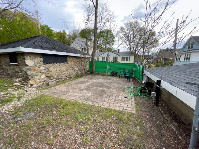 Building Photo - 181 Fellsway W