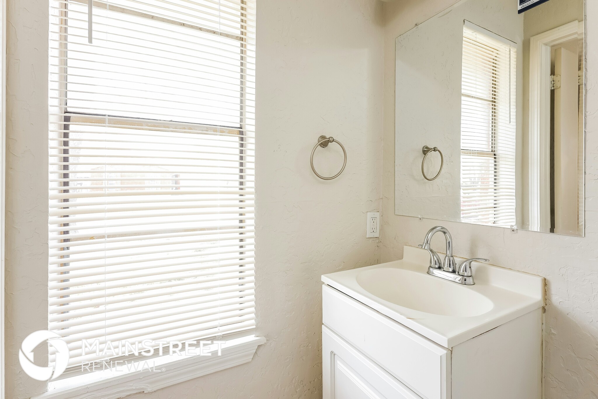 Building Photo - 5516 S Dimple Dr