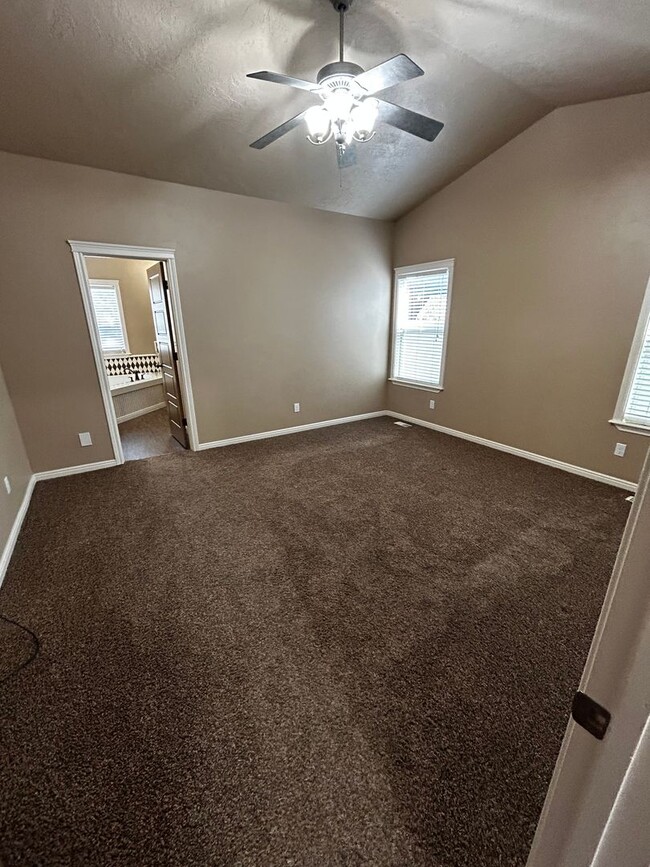 Building Photo - 3 Bedroom 2.5 Half Bath Home in Tuscany Vi...