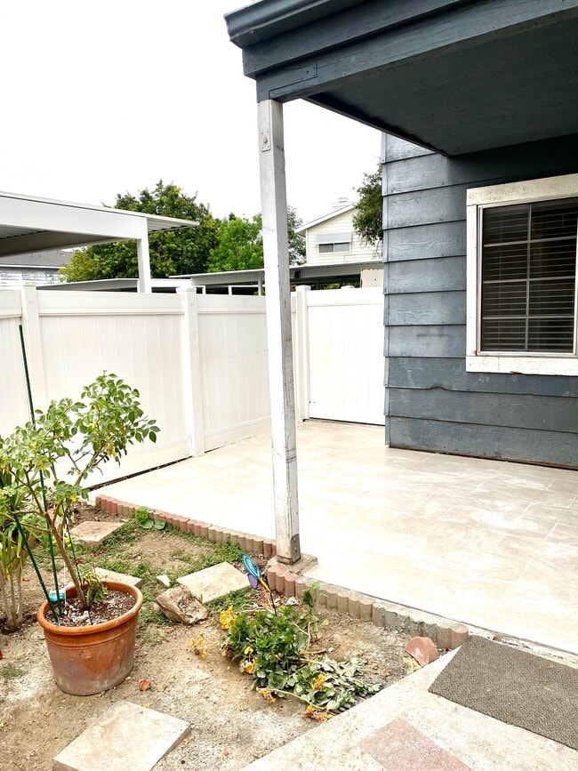 patio - 8463 De Soto Ave