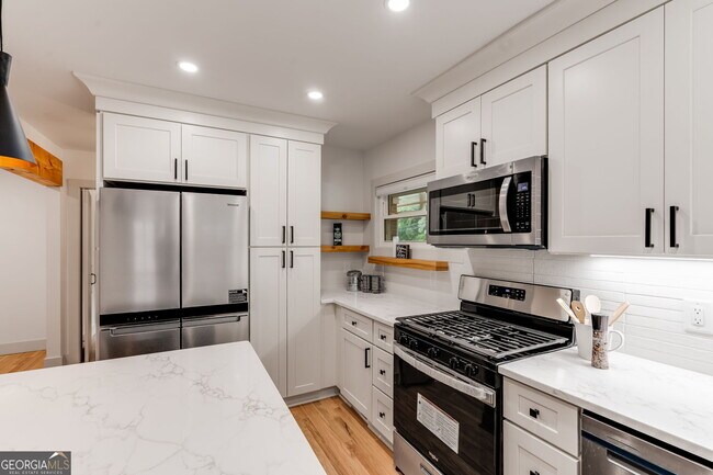 Building Photo - 493 Sybil Ln SE