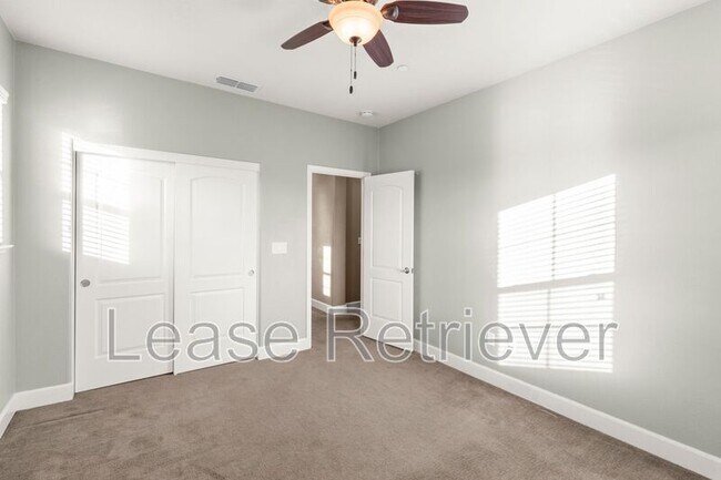 Building Photo - 479 W Esplanade Dr