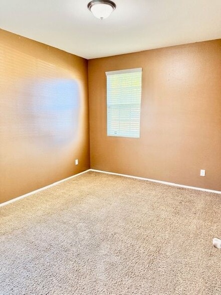 Building Photo - 1844 Paradise Way