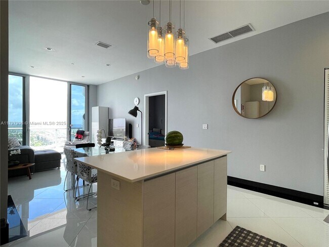 Building Photo - 2600 E Hallandale Beach Blvd