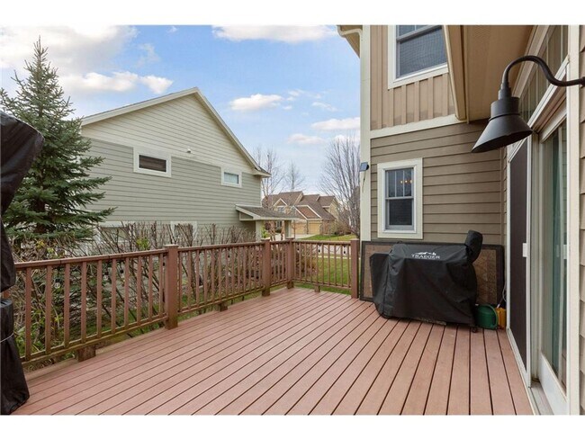 Building Photo - Woodbury, Stylish & Spacious Home Near Sho...