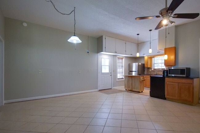 Building Photo - Waterfront on the Bay