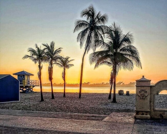 Building Photo - 201 Van Buren St