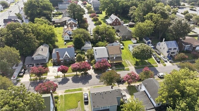 Building Photo - 920 Oaklawn Ave