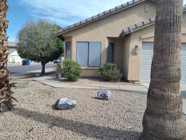 Primary Photo - 3220 E Hononegh Dr