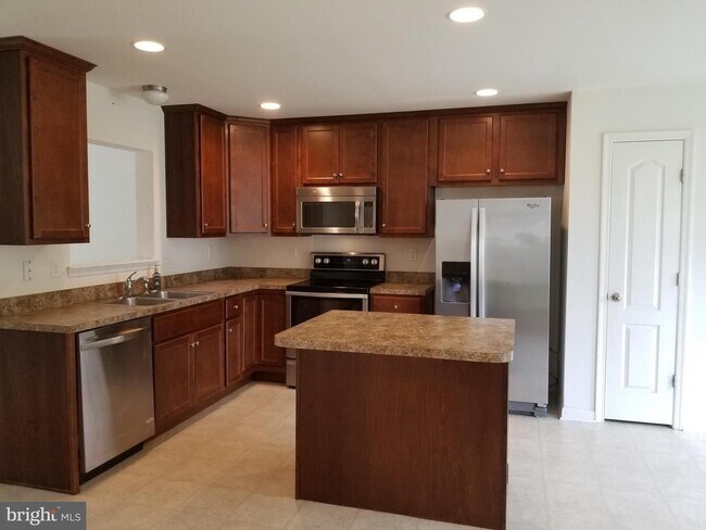 Building Photo - 171 Natural Way