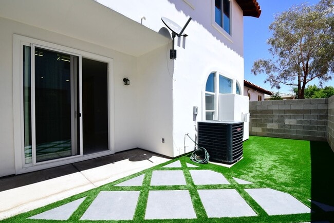 Building Photo - Charming Mediterranean-Style Townhome in G...