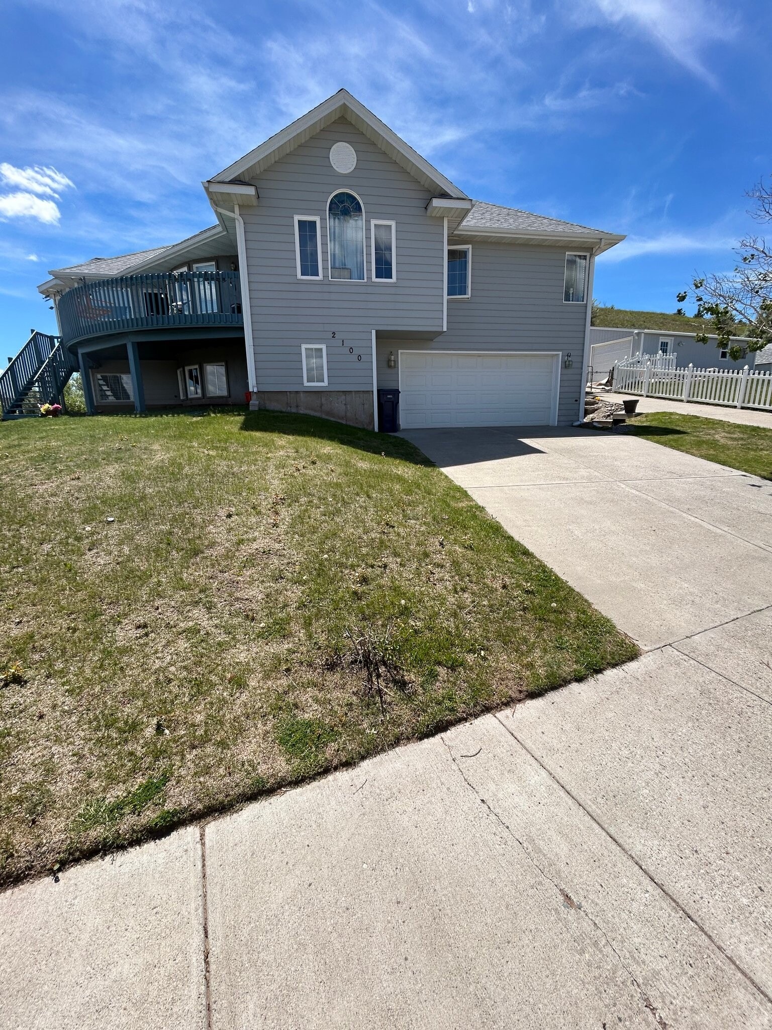 Building Photo - 2100 Poplar Dr