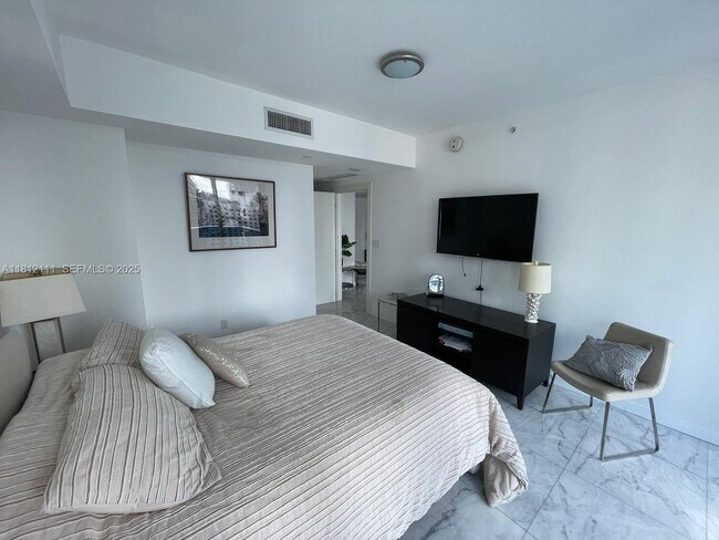 Building Photo - 200 Biscayne Boulevard Way