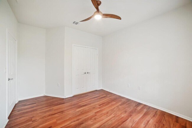 Building Photo - 207 Trinity Lane