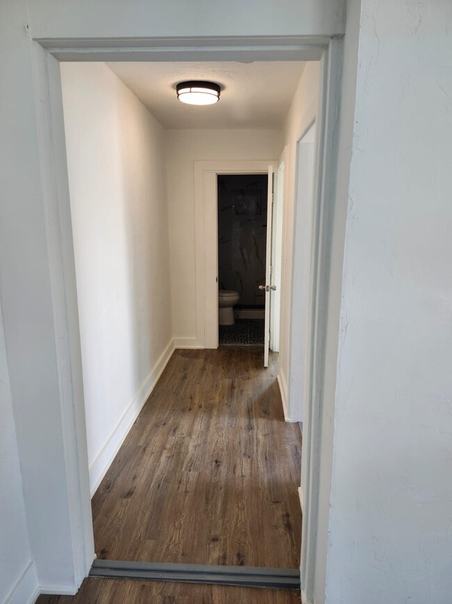 HALLWAY - 117 N 24th Ave