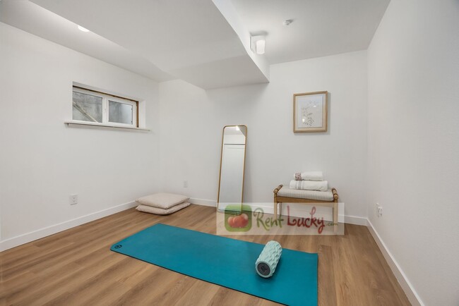 Building Photo - VIEWS, VIEWS, VIEWS!! Stunning & LARGE 4-B...