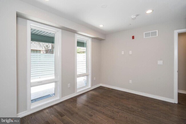 Building Photo - 1436 Clymer St
