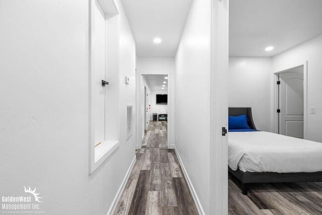 Building Photo - Modern 3Bdm 1Ba Unfurnished Downstairs Uni...