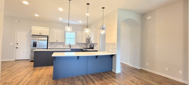 Building Photo - 844 Hedgefield Way