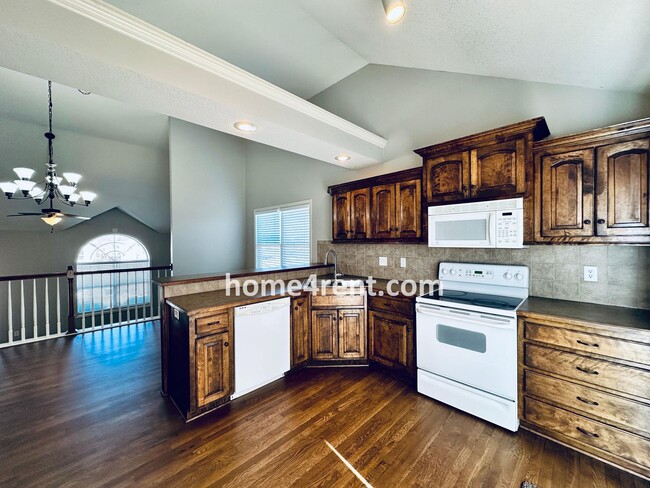 Building Photo - Wonderful Four Bedroom/Three Full Bath Hom...