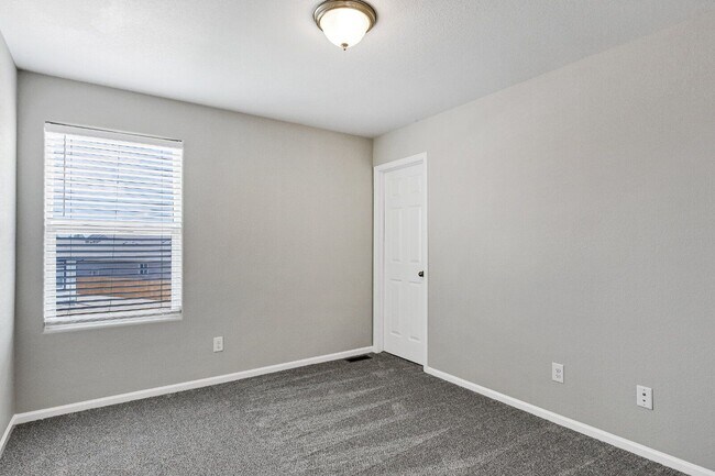 Building Photo - 7585 Alpine Daisy Dr