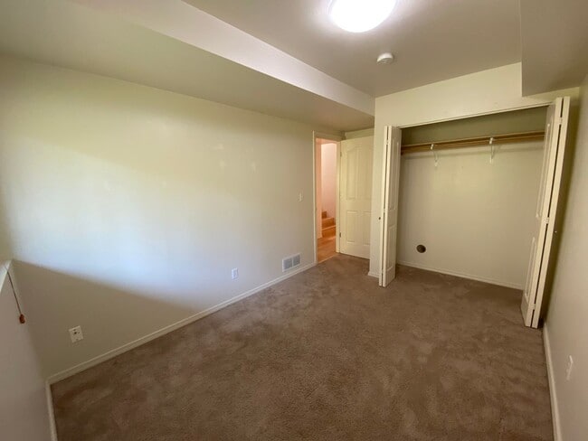 Building Photo - 3 Bed / 2 Bath / 2 Car Garage Townhouse in Eagle River has views for days!!