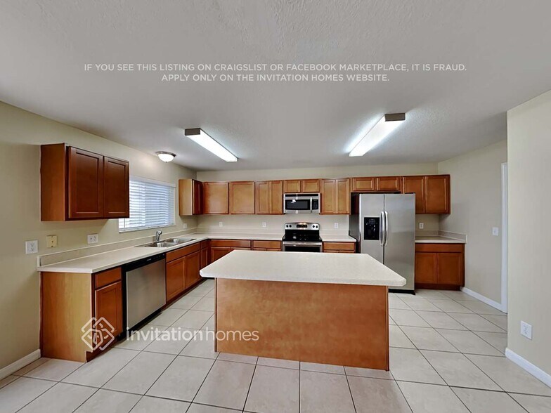 Building Photo - 15262 Galbi Dr