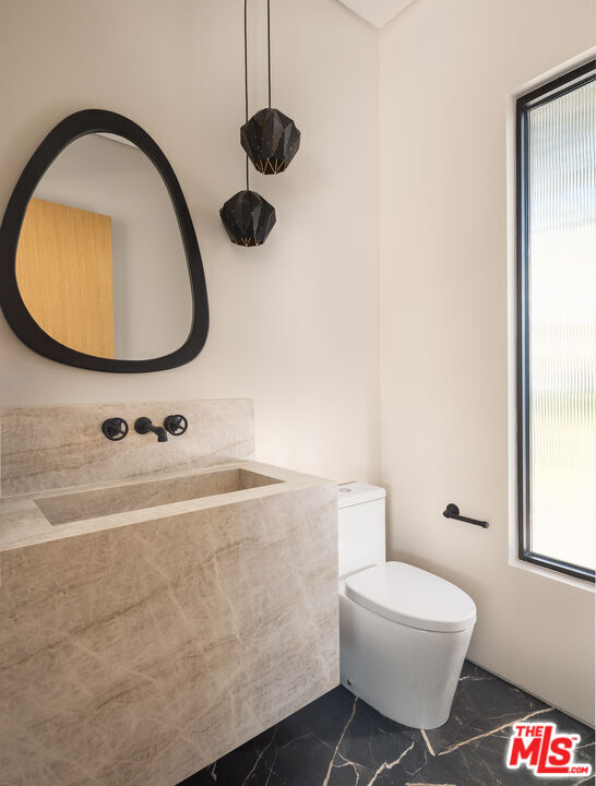 Building Photo - 1931 Sunset Plaza Dr