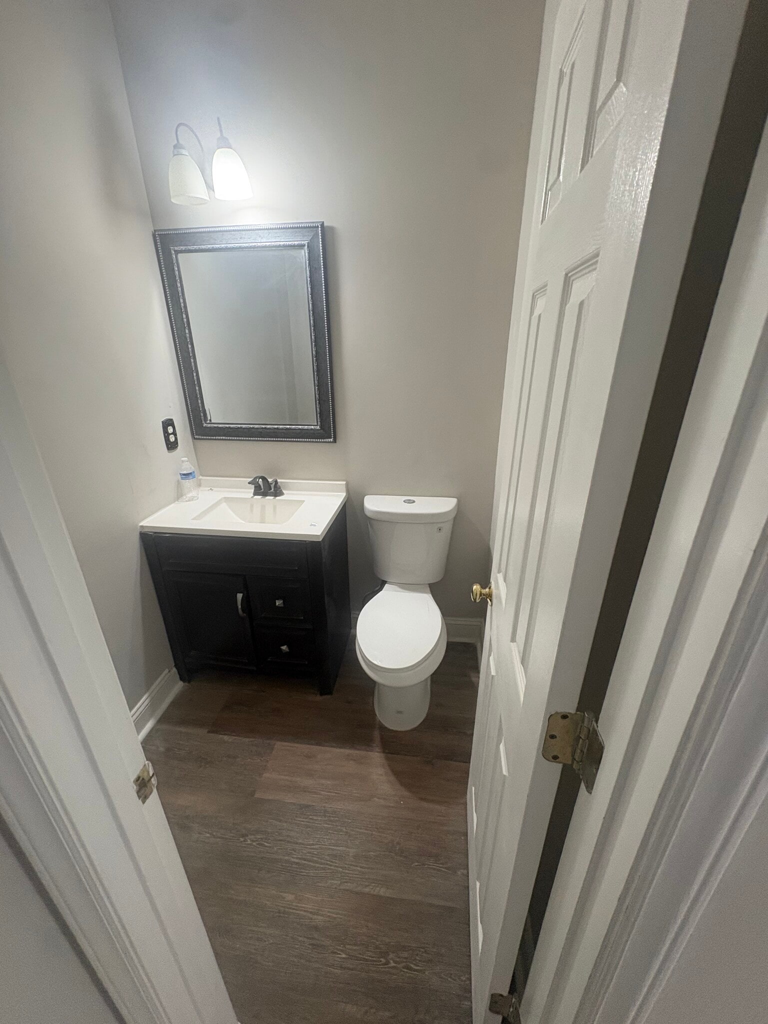Downstairs bathroom - 4643 Vendue Range Dr