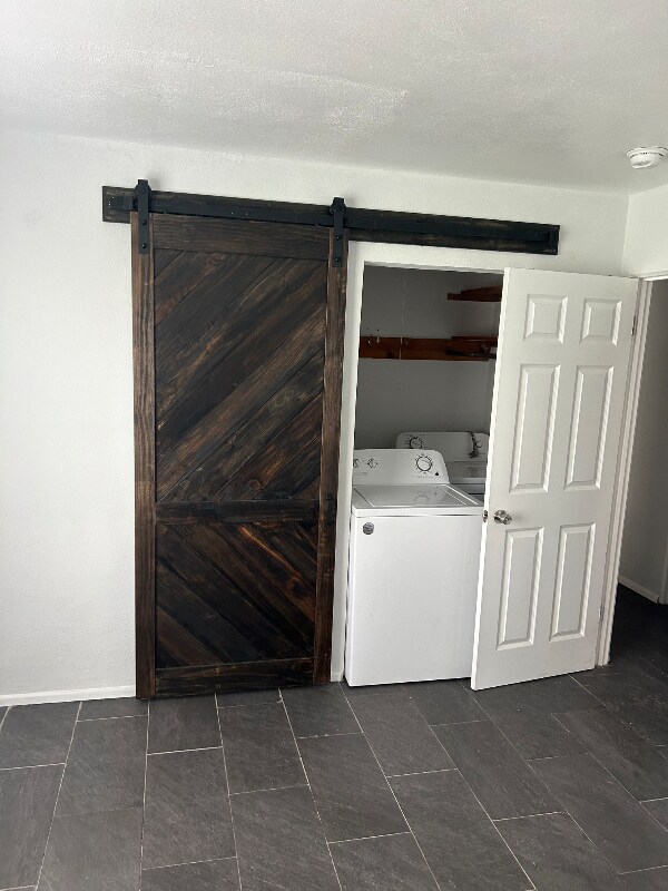 Building Photo - 223 Anderson Ln