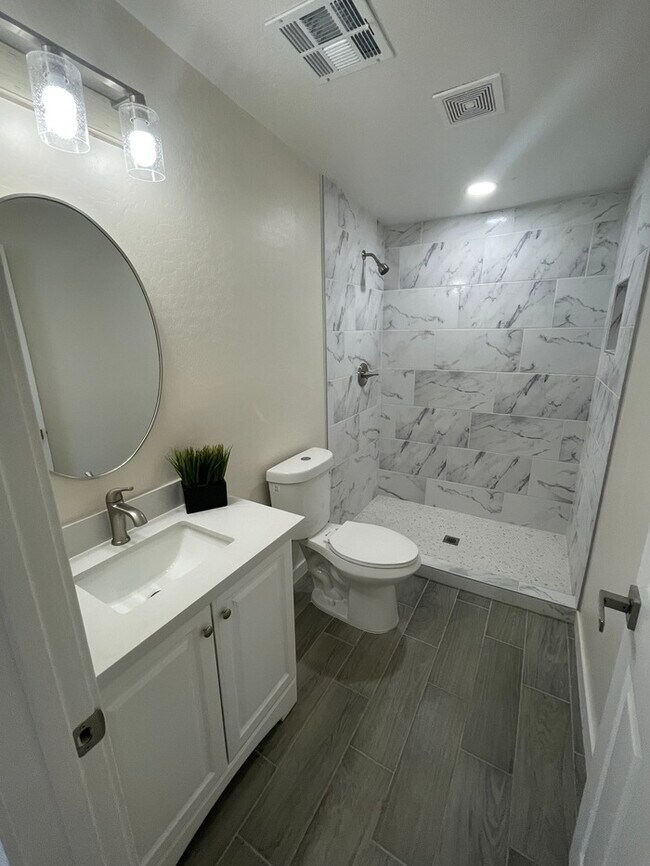 Building Photo - REUDUCED PRICE - Fully Remodeled in Arcadi...