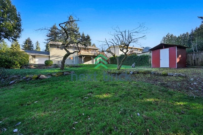 Building Photo - Prime Bellevue Home in a Highly Desirable Neighborhood