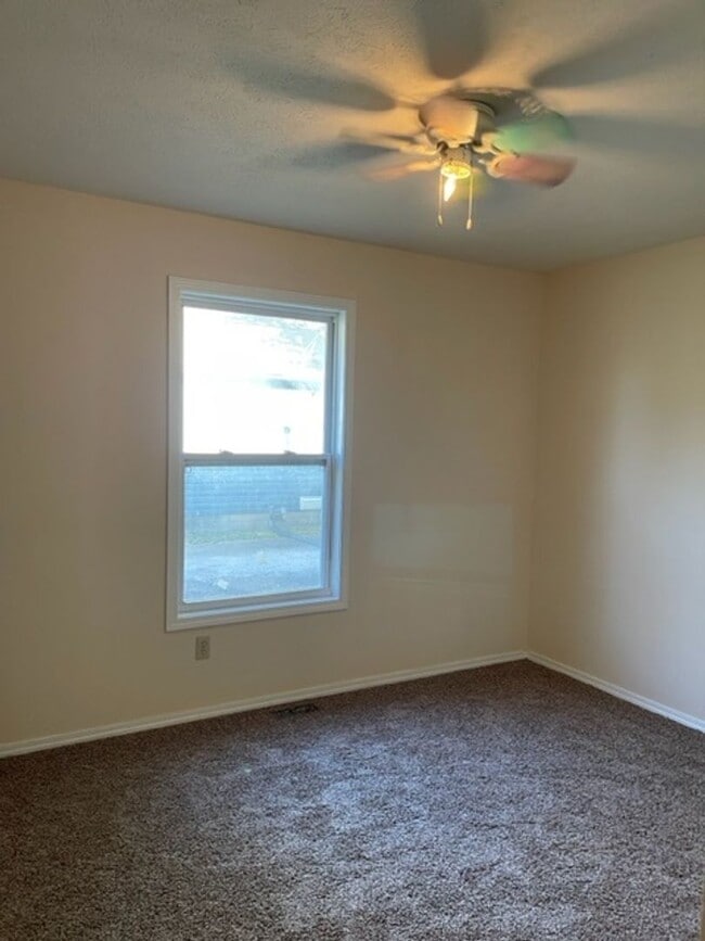 Building Photo - 1021 E Lynn St