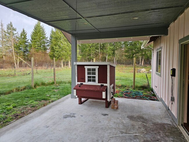 Building Photo - 4 Bedroom Home in Mountain Vista Community!