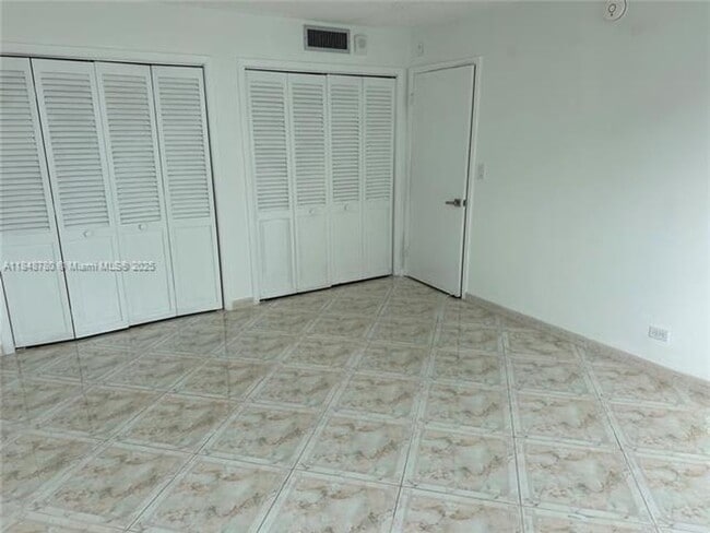 Building Photo - 6039 Collins Ave