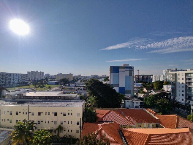 Building Photo - Modern 1BR/1BA Condo with Stainless Steel Appliances – Downtown Miami