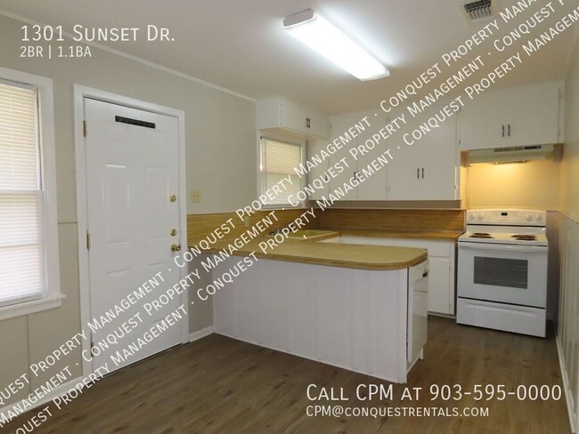 Building Photo - 1301 Sunset Dr