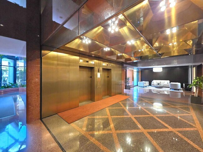 Building Photo - 1530 Key Blvd