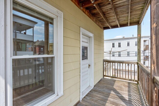 Building Photo - 475 Rimmon St