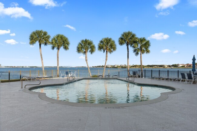 Building Photo - 351 Lakeside Ln