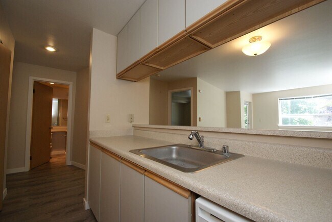 Building Photo - 3230 SW Avalon Way
