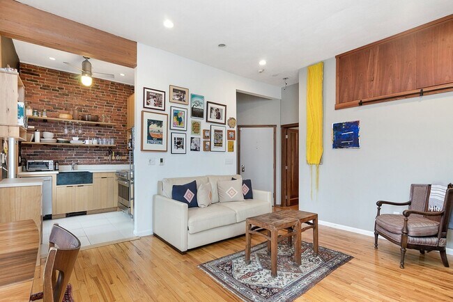Building Photo - 608 Tremont St