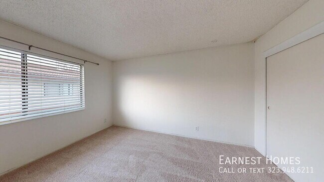 Building Photo - 7231 Balboa Blvd