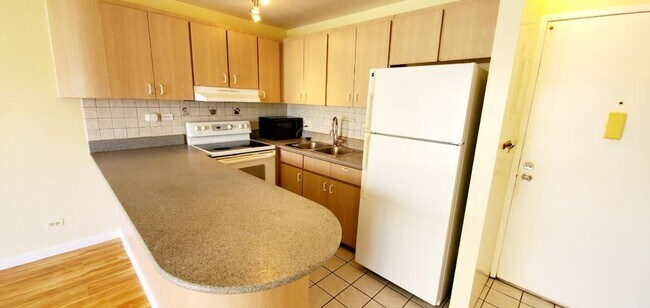 Building Photo - Four Paddle #1310- Large One Bedroom Condo