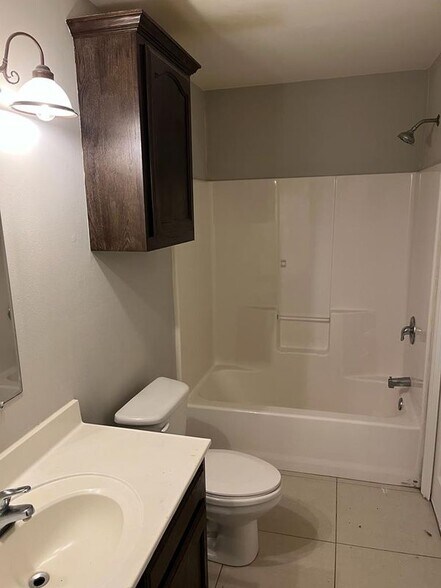 Building Photo - 720 S Logan Dr