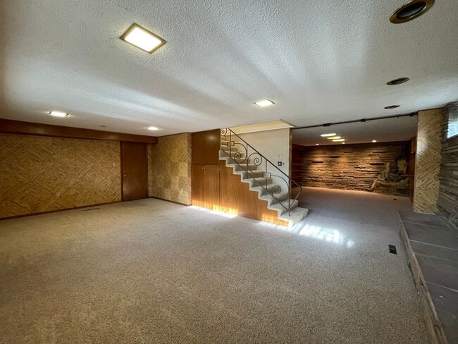 Building Photo - Gorgeous Mid-Century Modern Home Adjacent to BYU