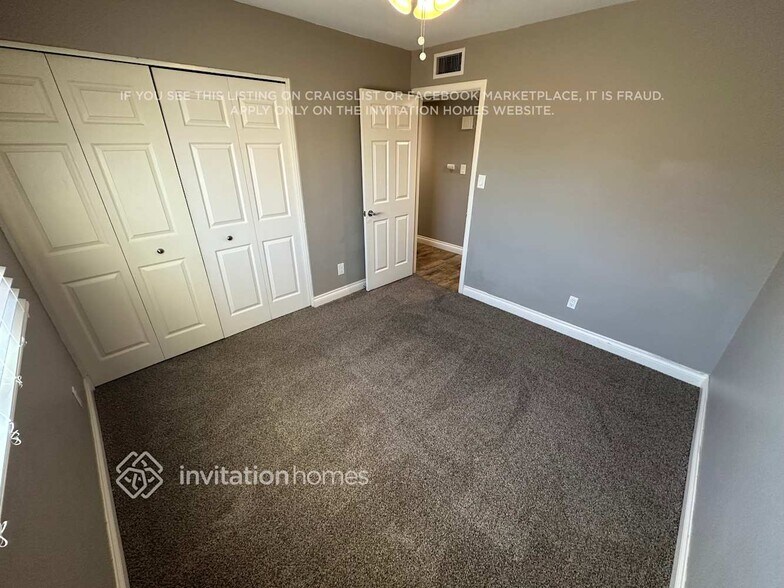 Building Photo - 1335 E Hermosa Dr